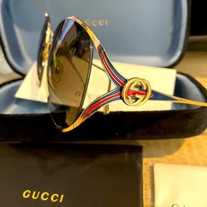 *NEW! Never worn Authentic Gucci Sunglasses